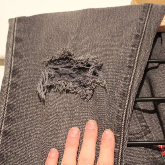 Black 501 Levi Jeans - Picture 7 of 9